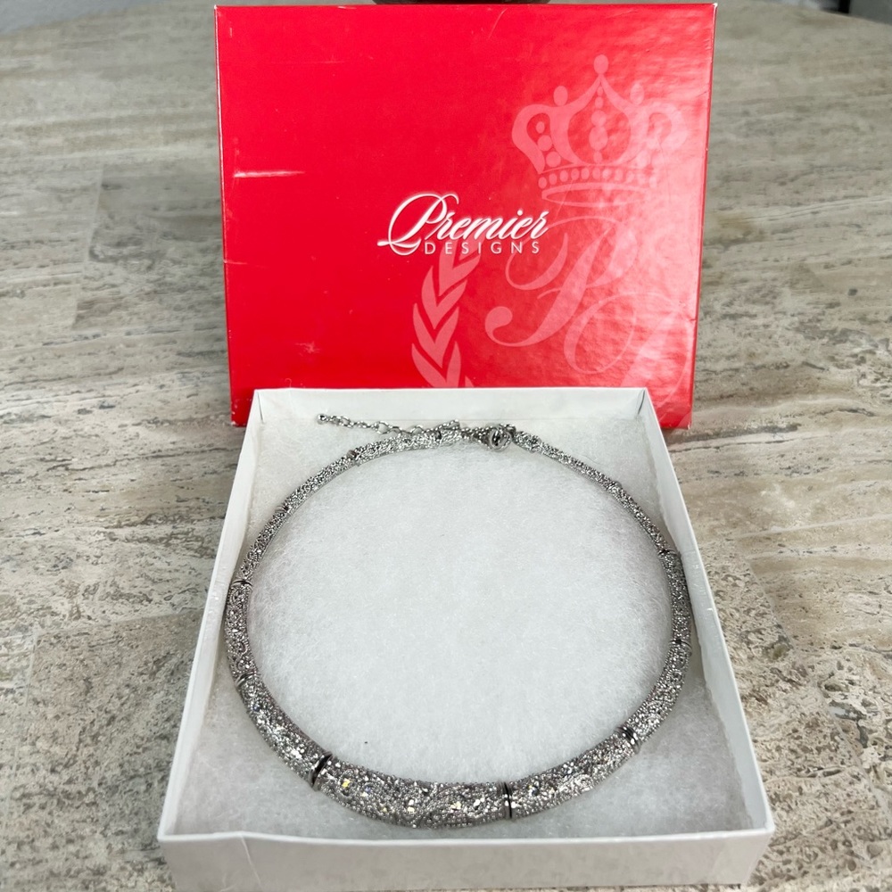 PREMIER DESIGNS Retired Heirloom Choker Silver
Tone Necklace with crysta…